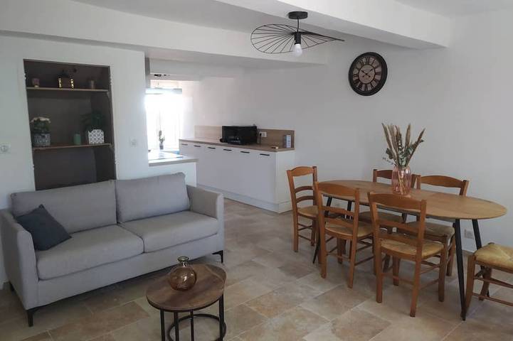 Location de vacances pour 6 personnes, avec jardin et terrasse à Viens