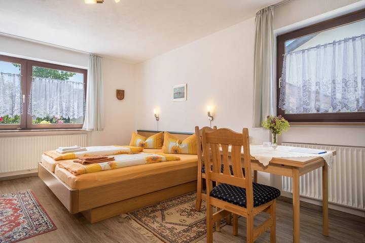 Ganzes Studio, Bett und Frühstück bei Gertrud mit Garten, Terrasse und Spielplatz in Hergensweiler, Bayerisch Schwaben