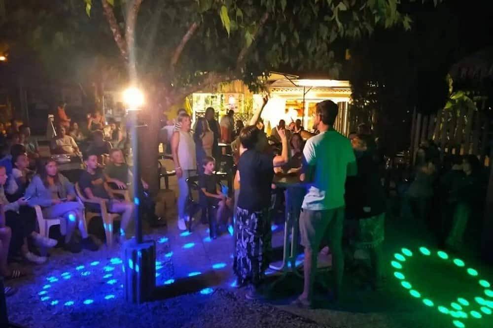 Zecamping 4* familial pataugeoire pet friendly animé in Carennac, Lot