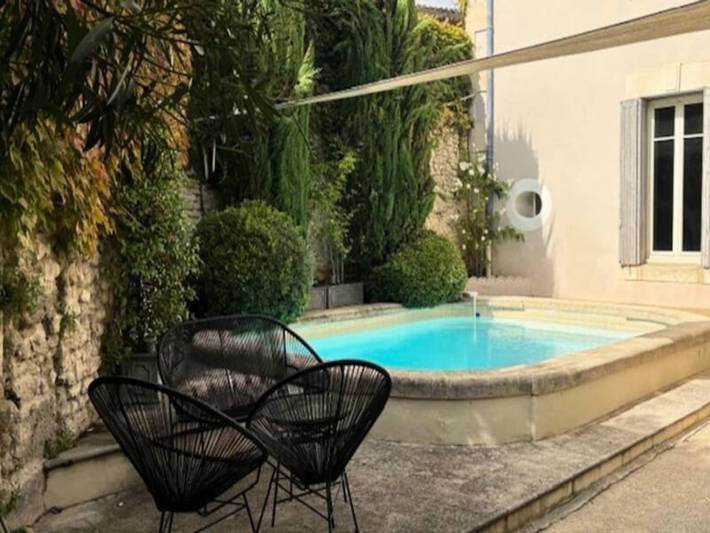 Gîte pour 8 personnes, avec piscine ainsi que jardin et terrasse dans Office De Tourisme Du Pays Des Sorgues Et Des Monts De Vaucluse - 4