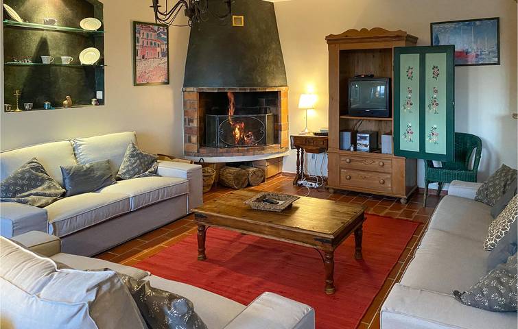 Retiro junto a la piscina | Aparcamiento | WiFi | A pie de la ciudad in Entrecasteaux, Región Brignoles