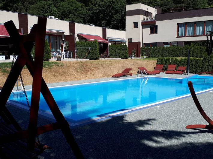 Ferienwohnung für 4 Personen, mit Balkon und Garten sowie Pool und Sauna
