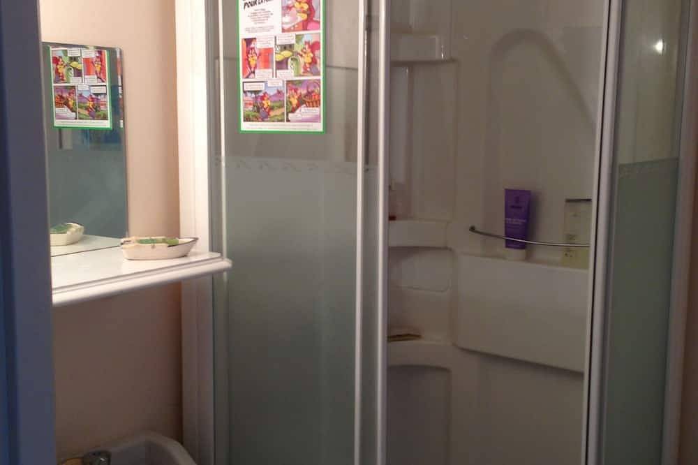 Netter Penty mit Pool, ruhig und in der Nähe der Strände in Gouesnach, Côte de Cornouaille