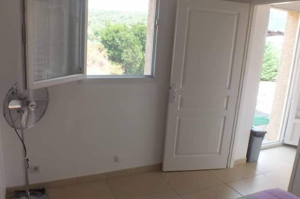 Appartement entier, Charmant T2 dans villa indépendante à seulement 10 mn d'Ajaccio in Alata, Région d'Ajaccio