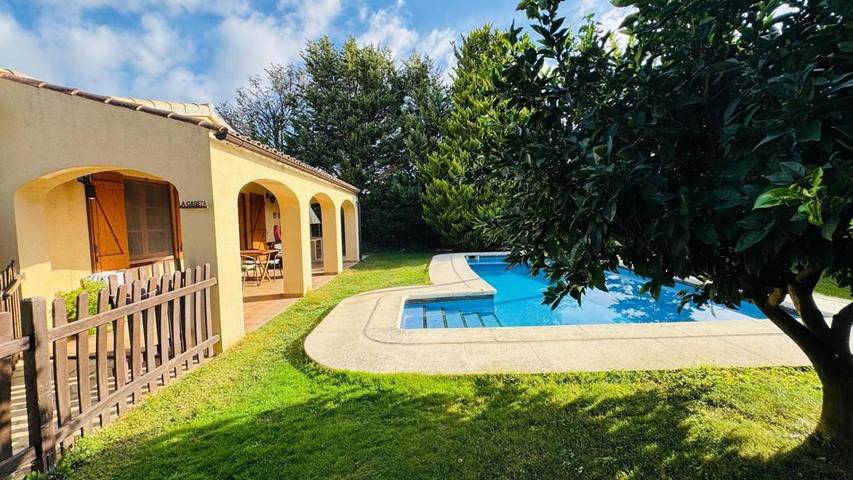 Gîte pour 4 personnes, avec vue ainsi que piscine et jardin dans San Martin Sarroca - 2
