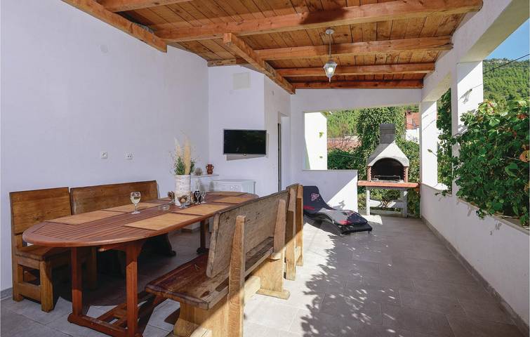 Gemütliche 169 m² große Wohnung, 100 m vom Strand entfernt, mit WLAN, Terrasse und Küche in Žuljana, Dubrovnik-Neretva