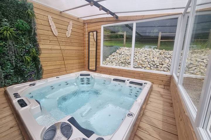 Gîte pour 2 personnes, avec jardin et jacuzzi à Anneville-sur-Scie