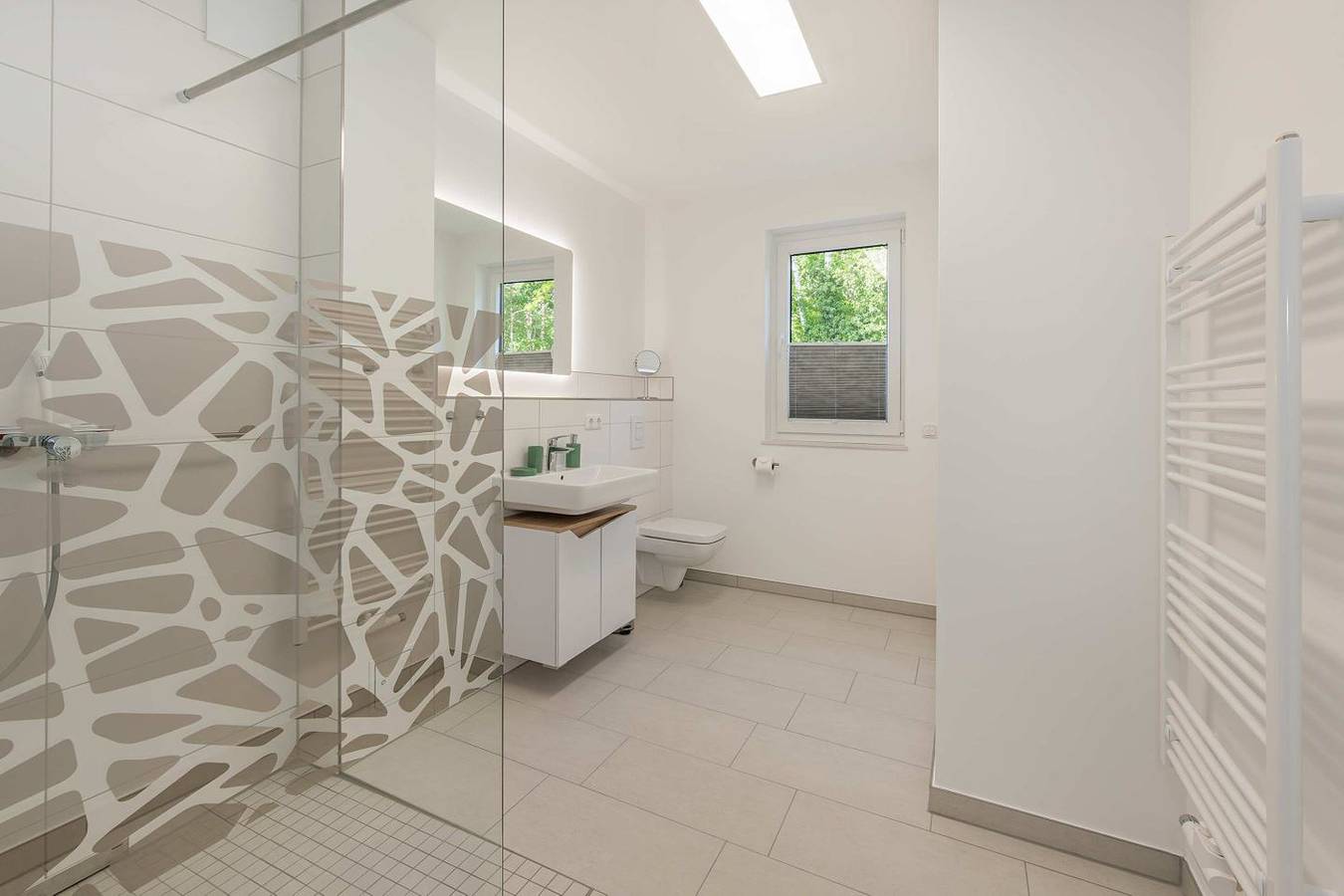 Appartement entier, Moderne Ferienwohnung mit Balkon, strandnah in ruhiger Lage in Kölpinsee, Loddin