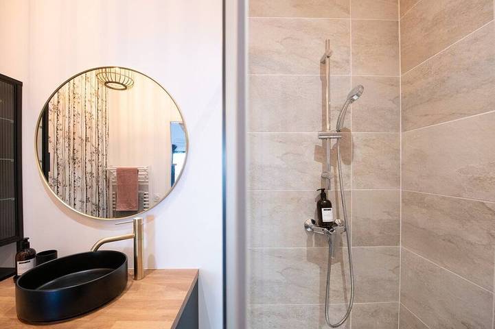 Ganze Wohnung, Suite Kella 2 - Tassin -Lovely studio with balcony in Tassin-la-Demi-Lune, Lyon und Umgebung