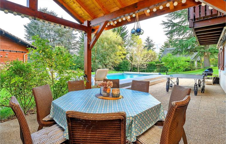 Retraite avec vue sur la montagne - Appartement spacieux avec piscine in Doussard, Parc naturel régional du Massif des Bauges