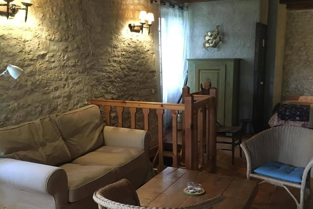 Une gîte pittoresque en plein nature près de Montcuq.. in Montcuq-en-Quercy-Blanc, Quercy