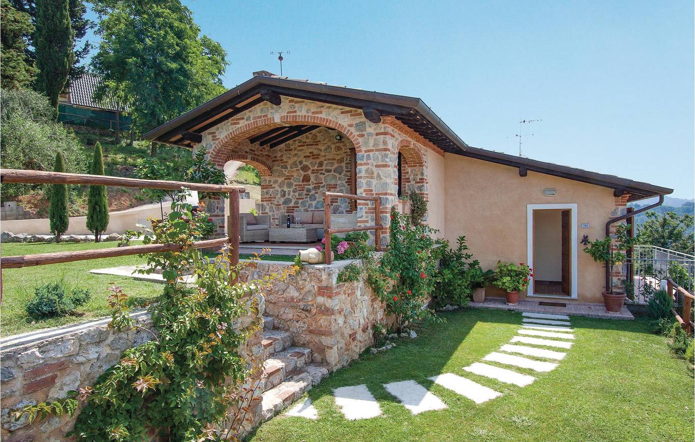 110 sqft Apt avec parking, cuisine, piscine, feu de camp in Camaiore, Riviera Italienne