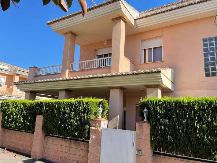 Location de vacances pour 6 personnes, avec terrasse dans Mareny Blau