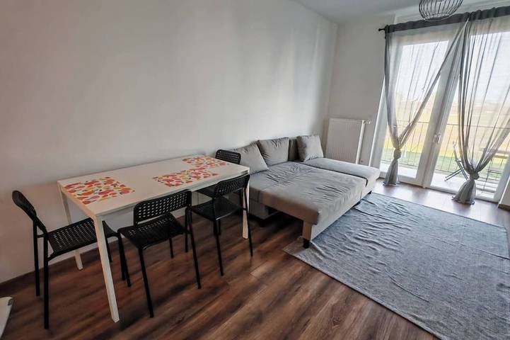 Ganze Wohnung, Juniper Studio in der Nähe von Supermärkten in Ketschkemet, Kecskeméti járás