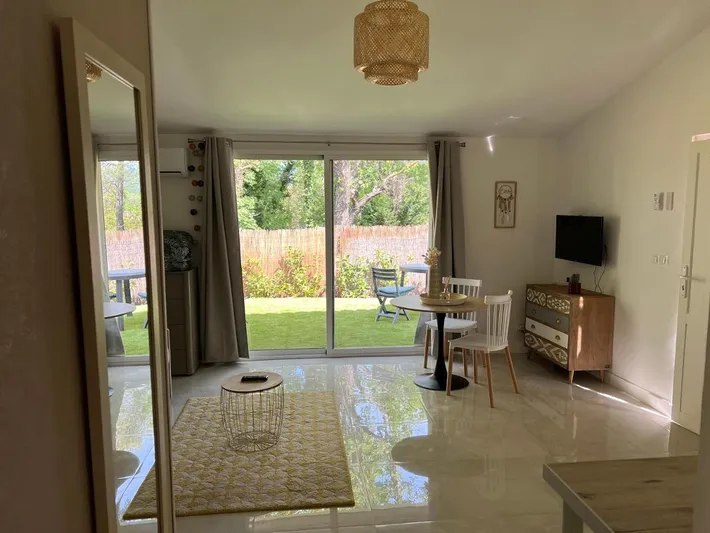 Apartamento de vacaciones para 2 personas, con vistas además de jardín y terraza - 1
