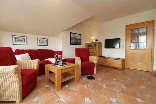 Ganze Wohnung, Ferienwohnung mit Balkon und Ostseeblick direkt hinter der Düne in Wustrow, Fischland