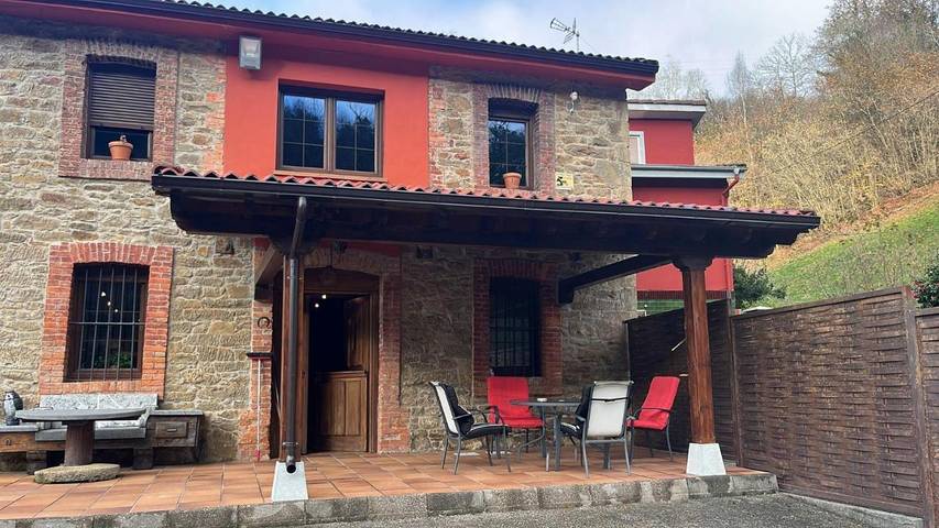 Casa de vacaciones para 7 personas, con vistas y jardín, Se admiten mascotas - 1