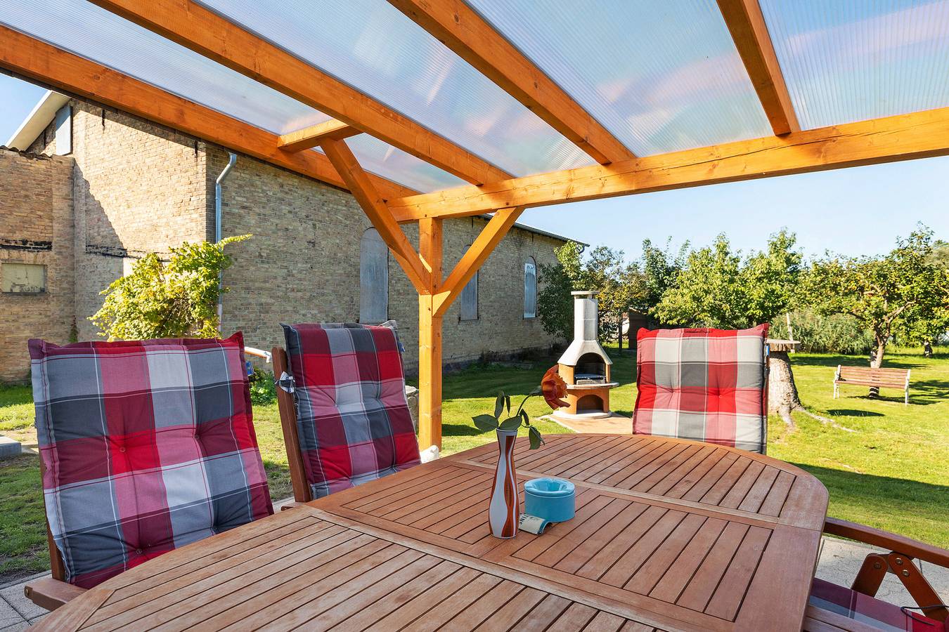 Appartement entier, Appartement 'Am Gallowayhof' avec terrasse privée, jardin privé et Wi-Fi in Lac de l'Ucker supérieur, Uckermark
