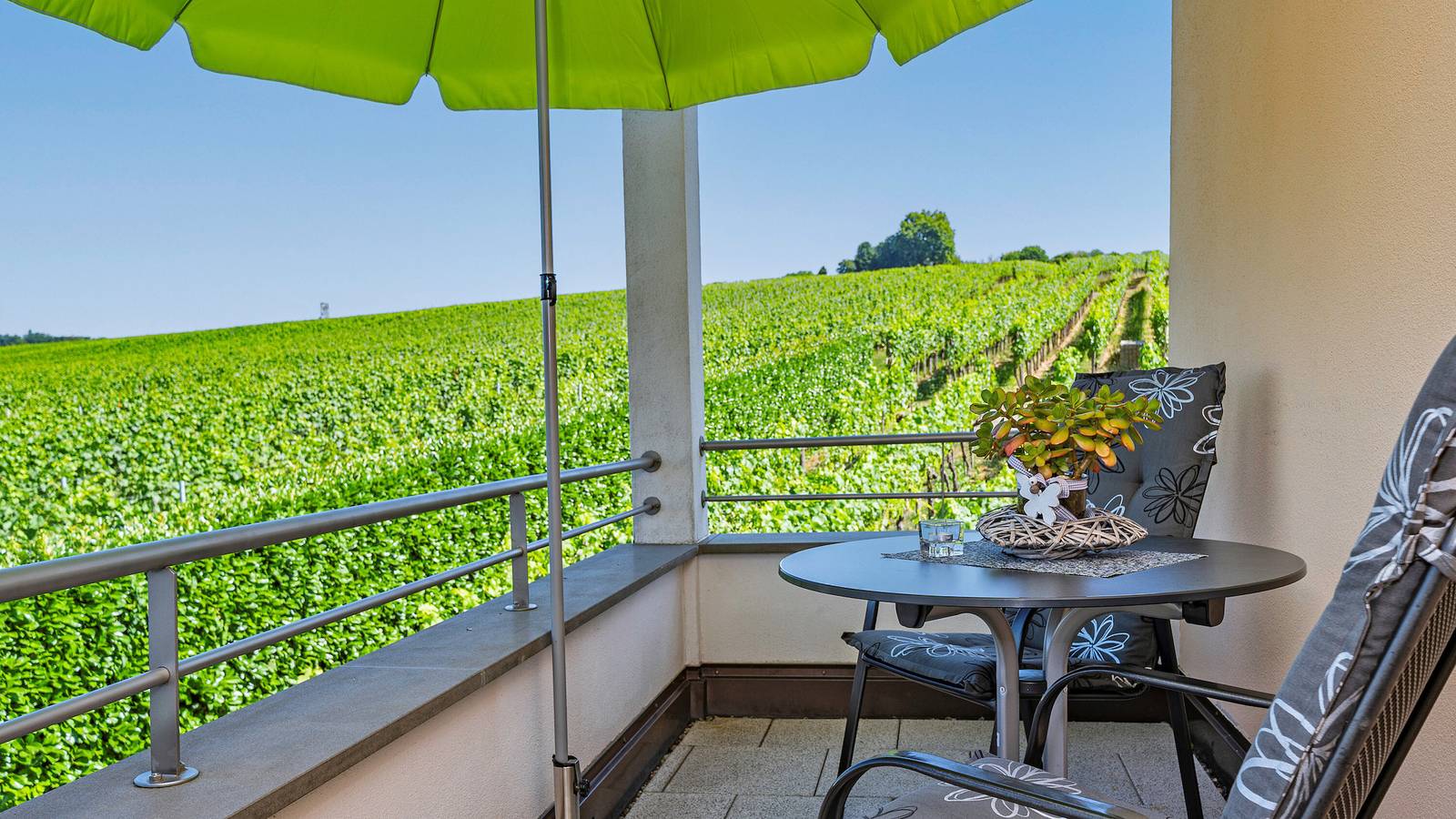 Zimmer '102' mit Gemeinschaftsgarten, Balkon und Wi-Fi in Hagnau am Bodensee, Region Bodensee-Oberschwaben