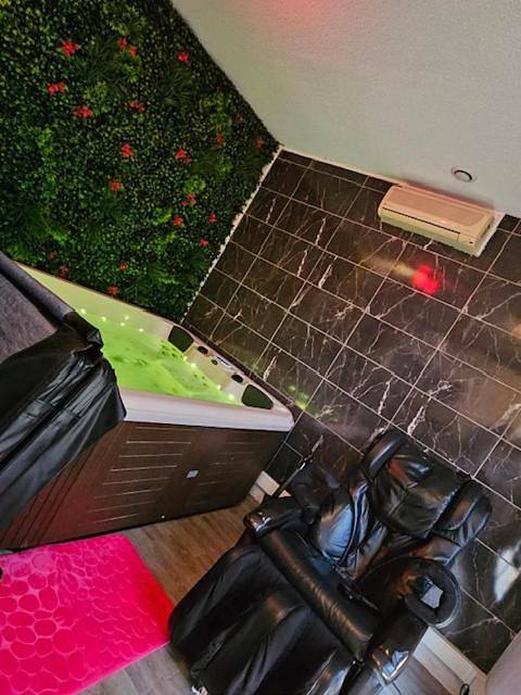 Hôtel pour 2 personnes, avec terrasse et jacuzzi à Gardanne - 4