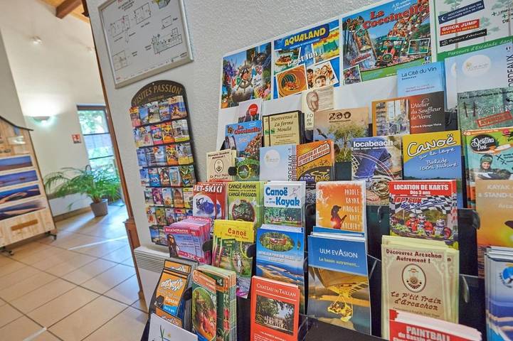 Parc de vacances pour 6 personnes, avec piscine et bassin pour enfant ainsi que jardin et vue, animaux acceptés à Salles - 4