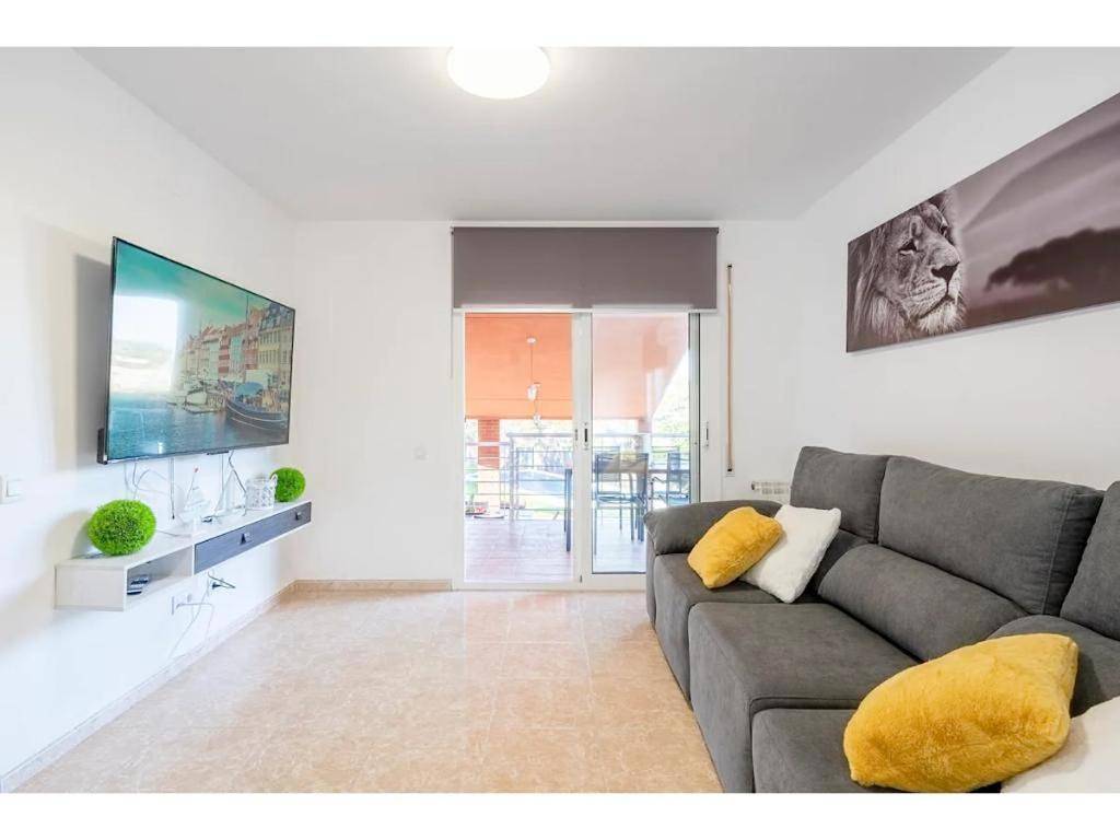 Villa with Garden View in La Móra, Tarragona