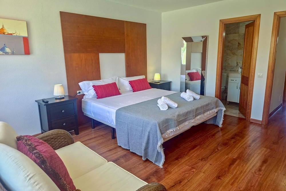4 chambres, Terrasse, Wi-Fi, Piscine, 5 min. de la plage in Playa de las Américas, Arona