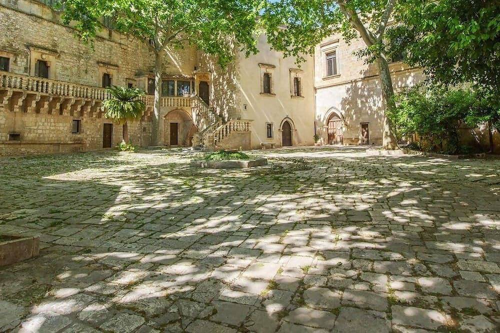 Entire apartment, La petite maison du gardien du château in Carovigno, Salento