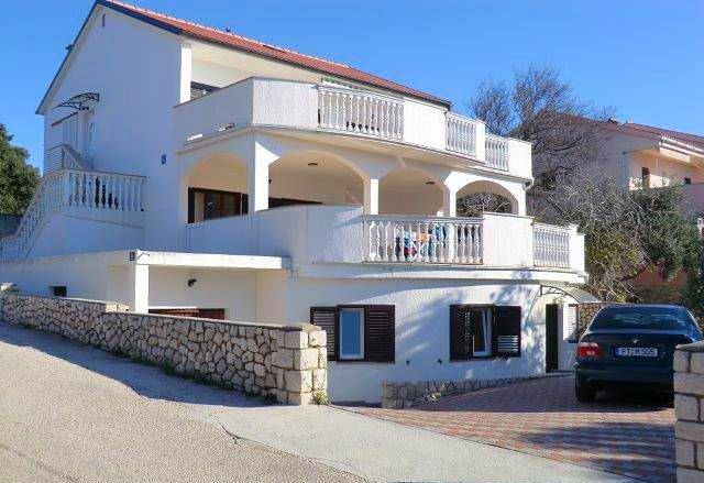 Ferienwohnung für 8 Personen, mit Terrasse auf Pag