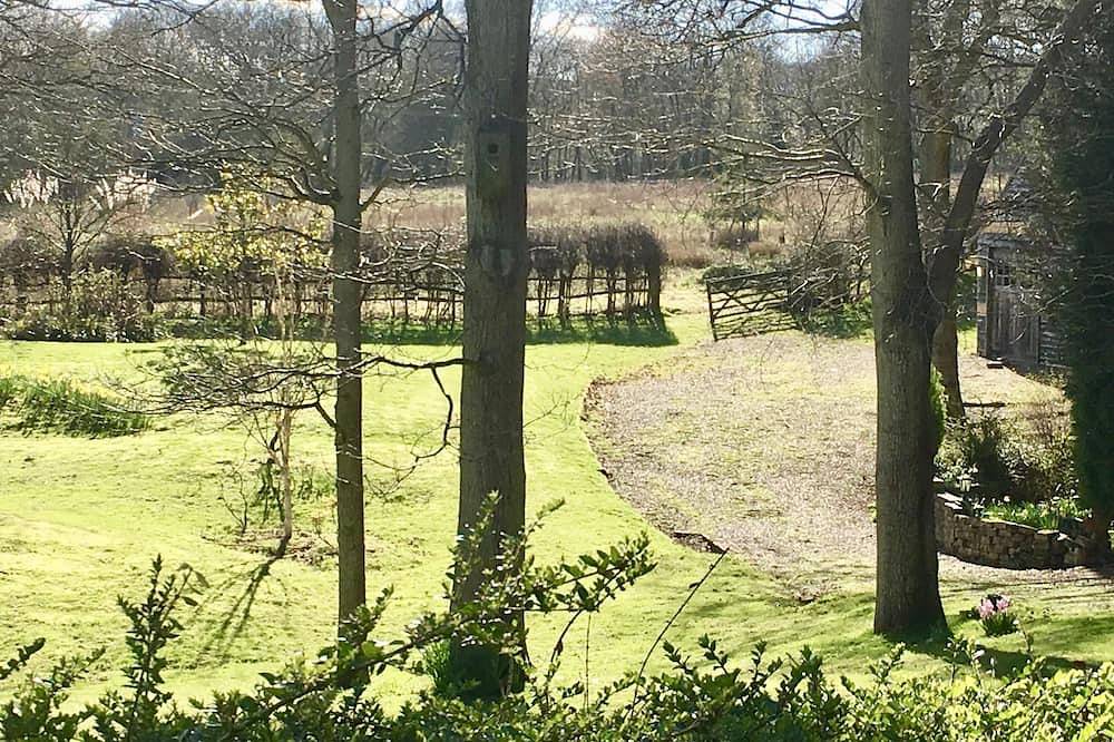 Apartamento entero, Lodge rural bien equipado, a solo una hora de Londres, en hermosos jardines. in Warnham, Sussex Occidental