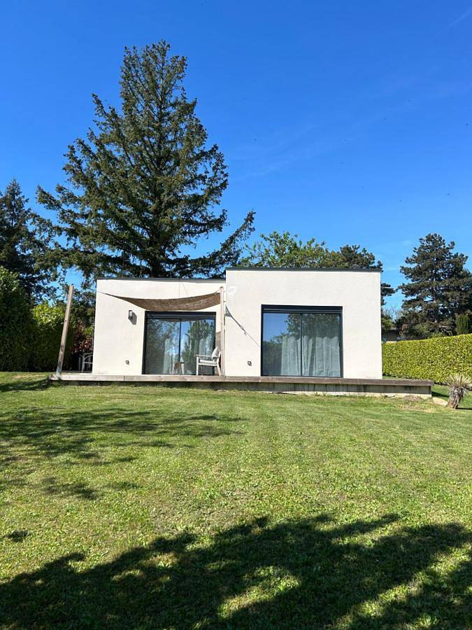 Location de vacances pour 4 personnes, avec Terrasse ainsi que Jardin et Vue dans Tramoyes
