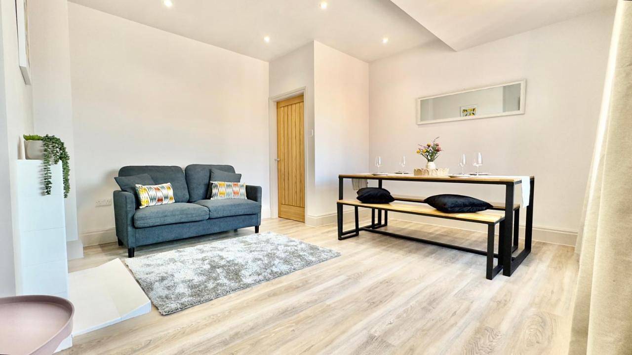Entire apartment, Two-Bedroom Apartment in Merseyside