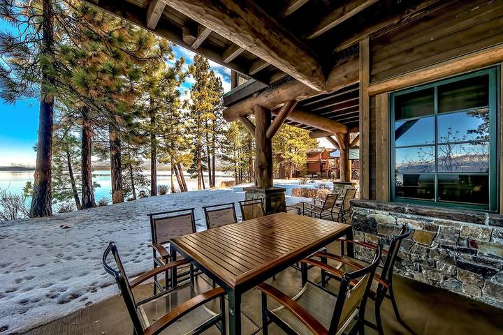 Vacation home for 6 people, with balcony and pool as well as hot tub in South Lake Tahoe
