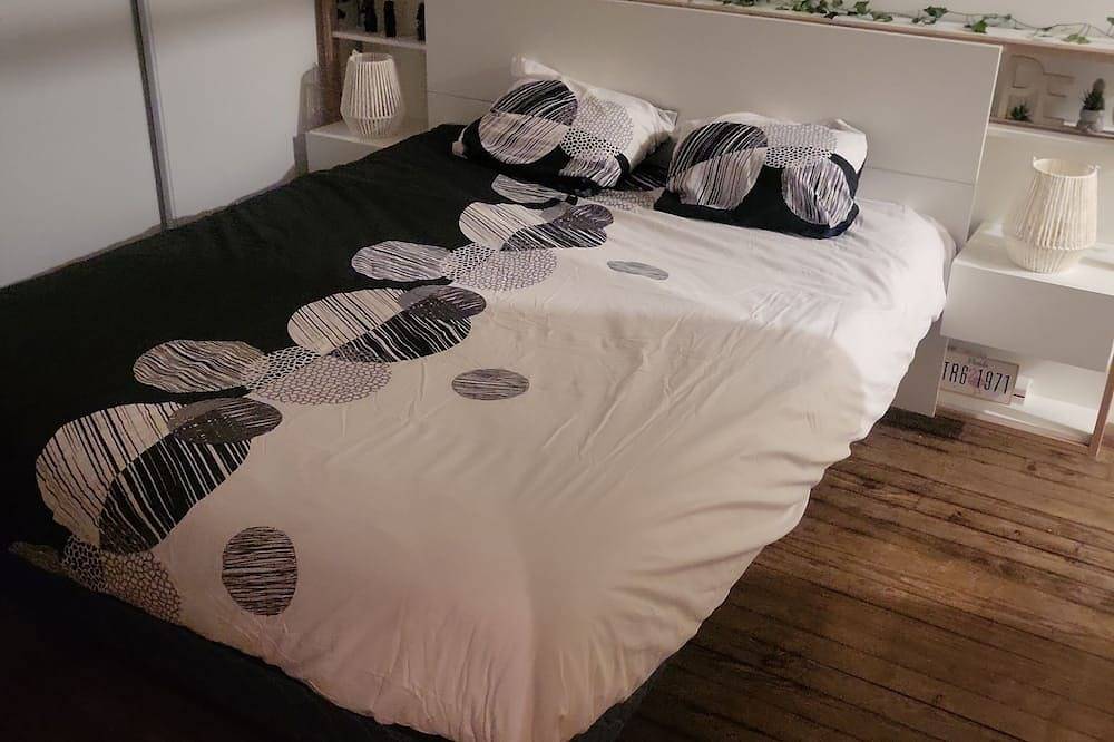 Entire apartment, T2 Cosy Calme au Rdc Parking Privé Tv 165 cm Netflix/wi-fi in Alençon, Alençon region