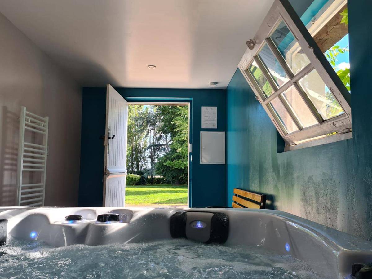 Le Domaine de Baracas - Le Petit Gîte 4 étoiles - Spa - 2 à 4 personnes in Huisseau-sur-Mauves, Vallée de la Loire