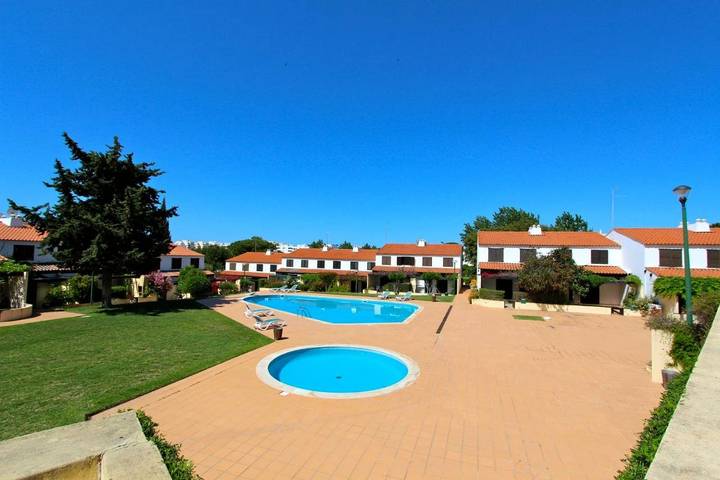Villa für 6 Personen, mit Pool und Garten sowie Ausblick - 1