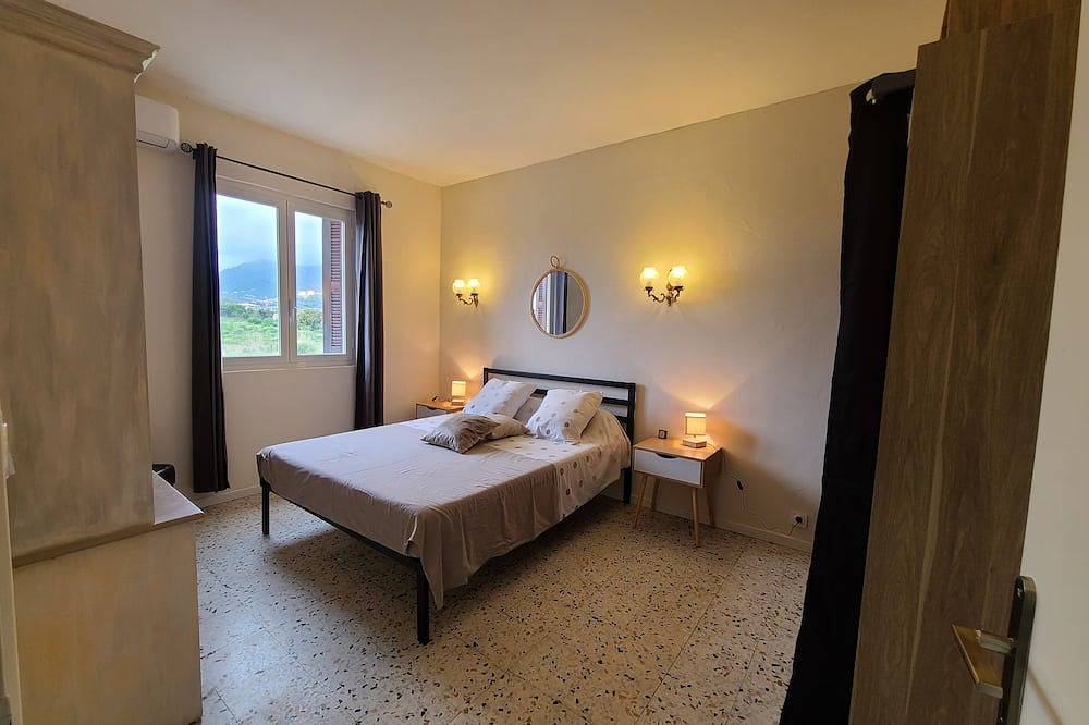 Entire apartment, In casa di Loulou, 700 m from the beach, all amenities nearby, in Furiani, Cap Corse