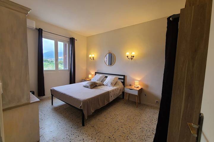 Entire apartment, In casa di Loulou, 700 m from the beach, all amenities nearby, in Furiani, Cap Corse