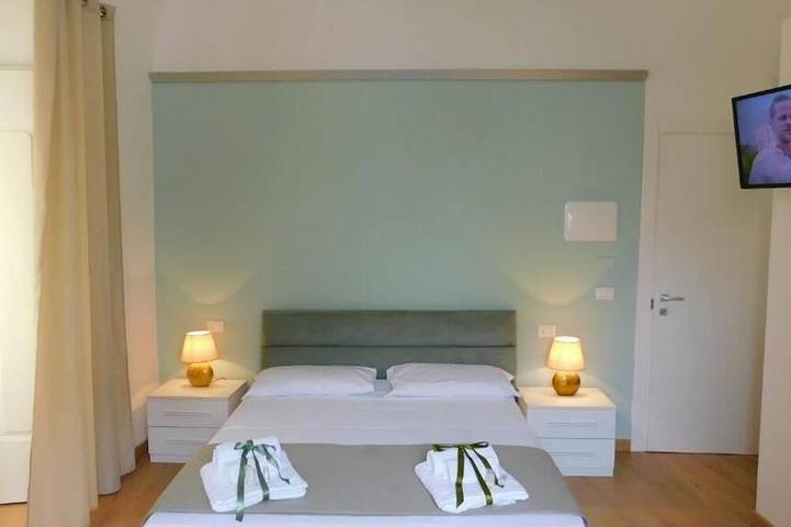 Entire apartment, B&B La Maison del Borgo | Double room with balcony in Spiaggia di Levante, Rodi