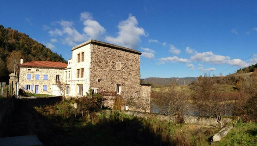 Vakantiehuis voor 15 personen, with Balkon and Whirlpool as well as Tuin and Sauna in de Haute-Loire