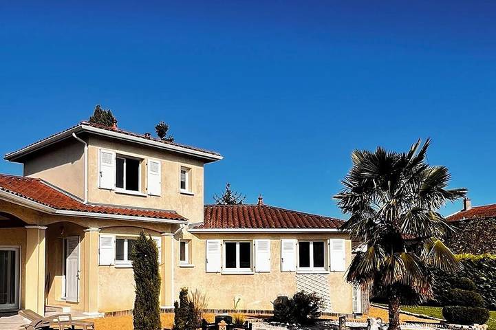 Location de vacances pour 8 personnes, avec jardin et terrasse, animaux acceptés dans Les Olmes