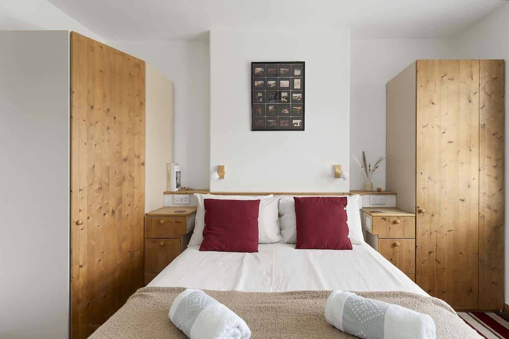 Spacious House Large Patio & Free Parking in Barnstaple, Devon