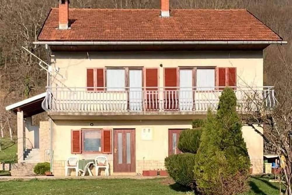 Ganze Wohnung, 2-Zimmer-Ferienwohnung mit Terrasse Srb, Zagora in Gračac, Zadar