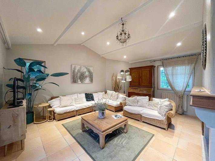 Location de vacances pour 14 personnes, avec vue ainsi que jardin et piscine, animaux acceptés à Le Beaucet - 3