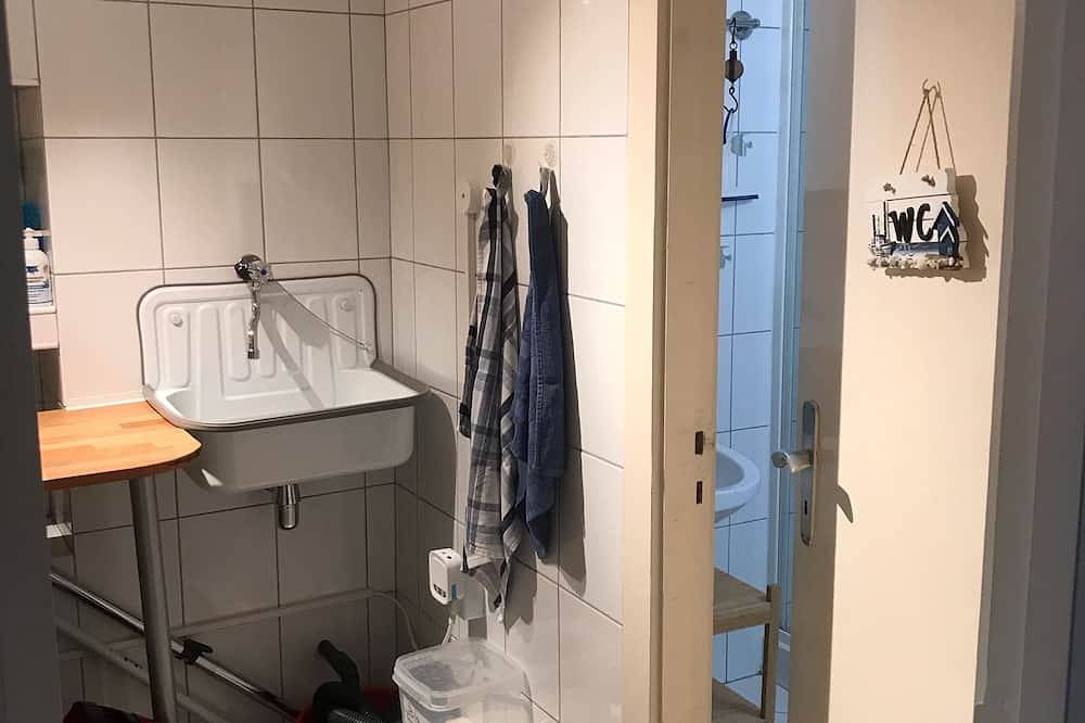 Ganze Wohnung, Nias Guesthouse. Sehr saubere ruhige Fewo m eigenem Eingang in privatem Wohnhaus in Reinbek, Kreis Stormarn