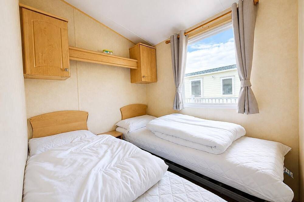 Wonderful 6 berth caravan in Norfolk at Heacham Beach, in Heacham, Norfolk Coast