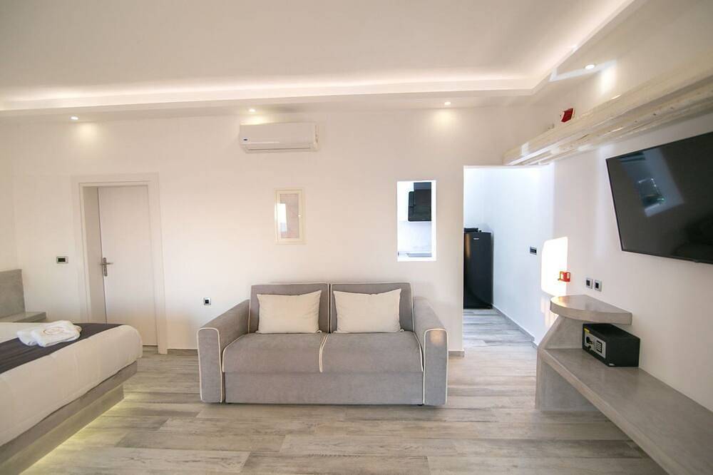 Elite Santorini Villa | Aegean Melody Suites | 1 Schlafzimmer | Beheizter Außenwhirlpool | Vlyxada in Santorin