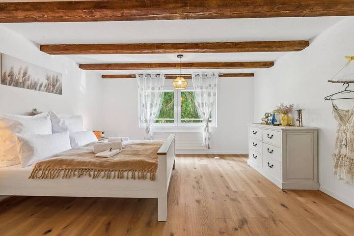 Ganze Wohnung, Remo l Alpenzauber Chalet | Bergblick, Nahe Braunwald – Badewanne und Parkplatz in Diesbach GL, Glarus Süd