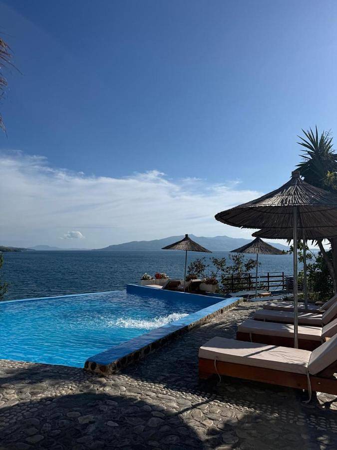 B&b per 2 persone, con Balcone e Terrazza nonché Giardino e Piscina a Saranda