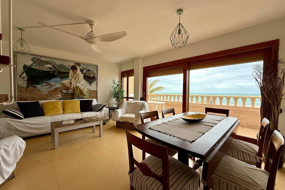 Entire apartment, Apartamento Mistral Beach in Playa Carrer La Mar, el Campello